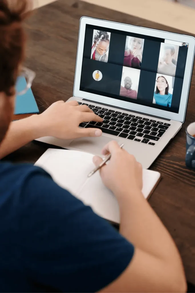 Kursy językowe w grupie online
